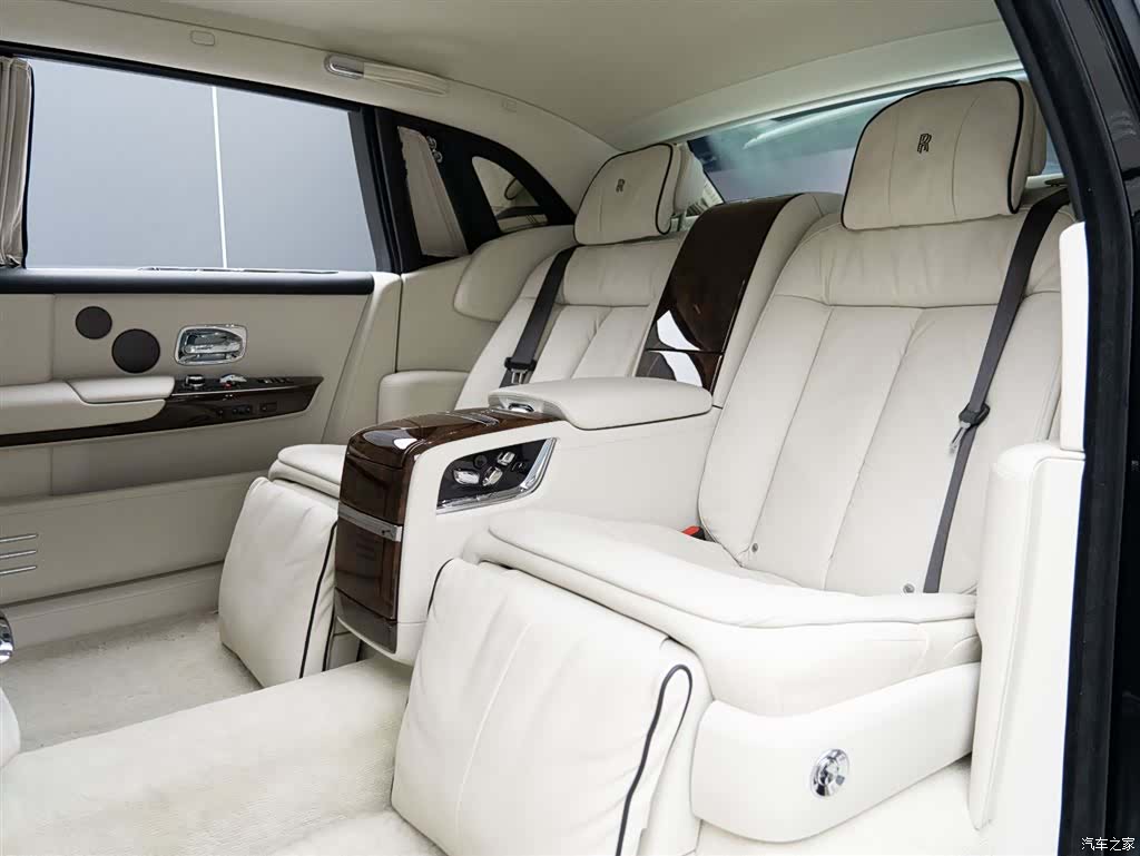 Rolls-Royce Phantom, 2018 15