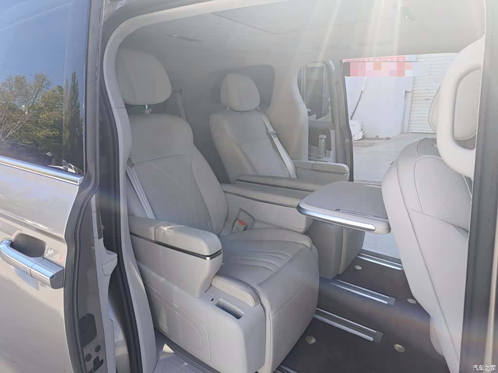Roewe iMAX8, 2024 14