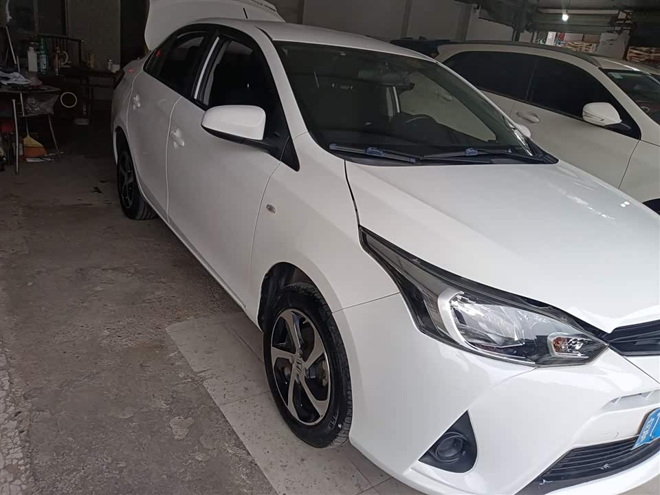 Toyota YARiS L to enjoy