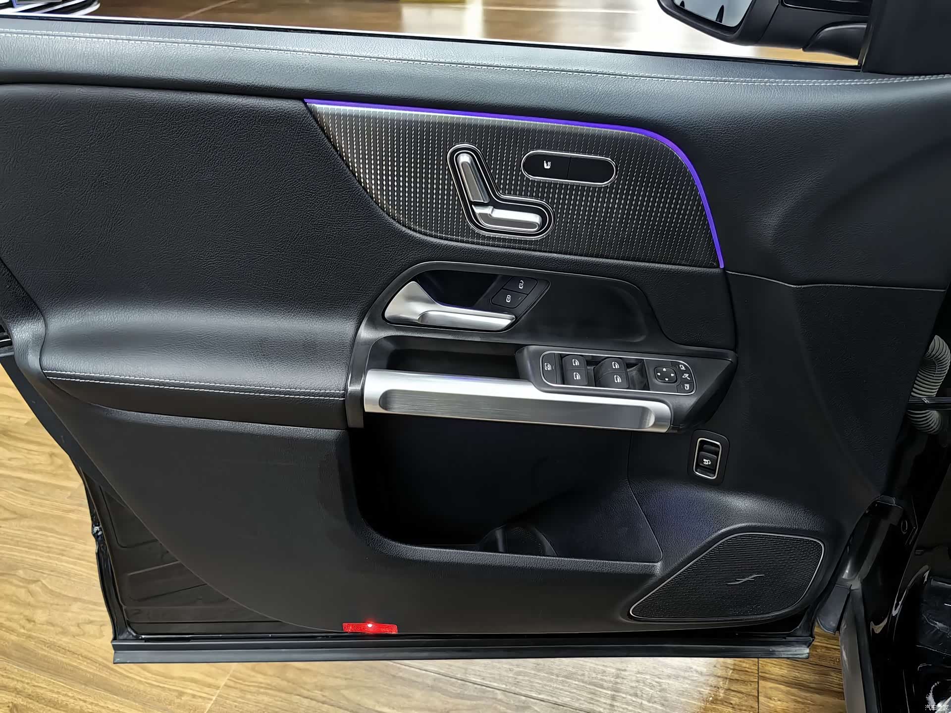 Mercedes-Benz EQB, 2022 8
