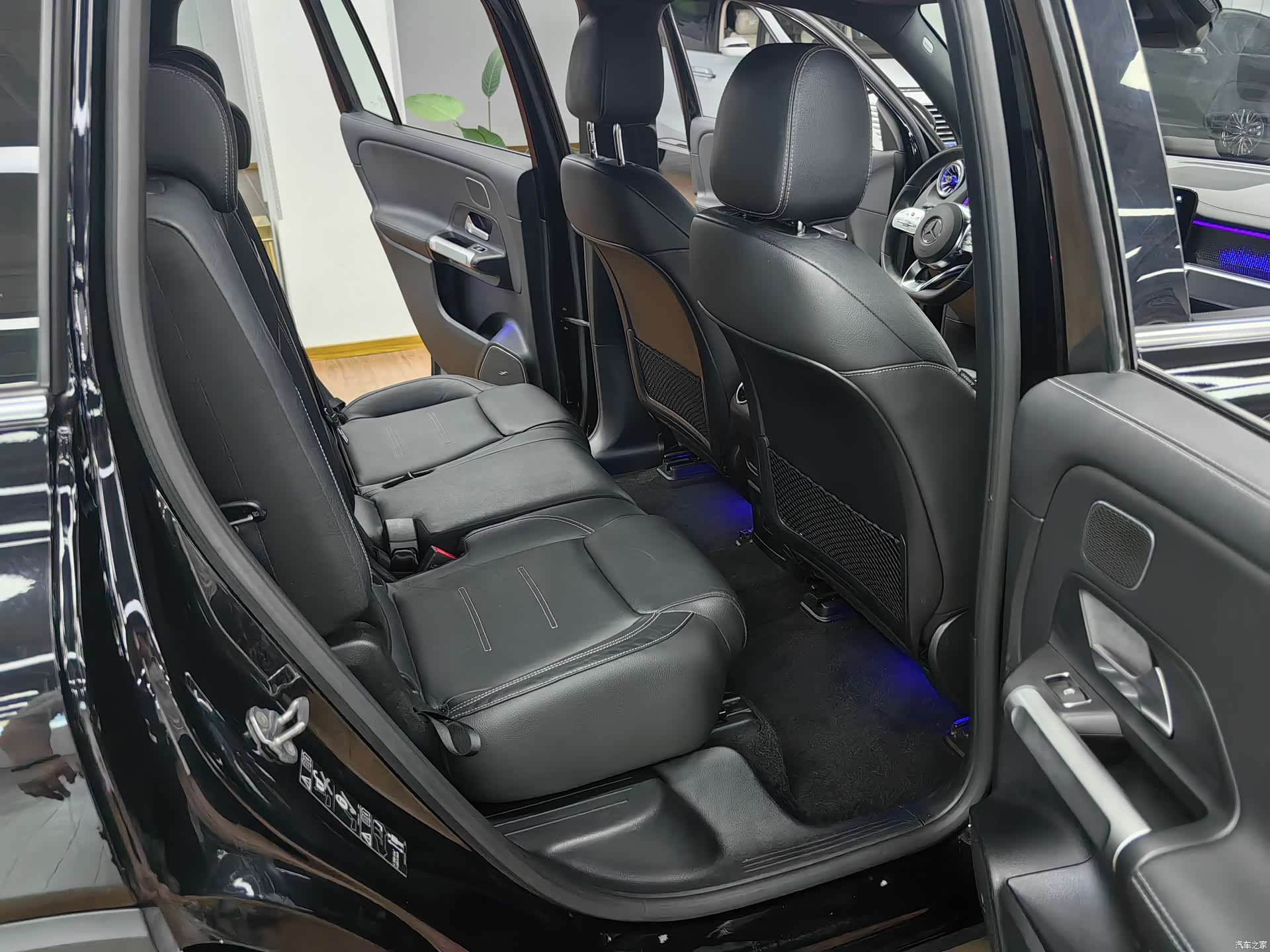 Mercedes-Benz EQB, 2022 13