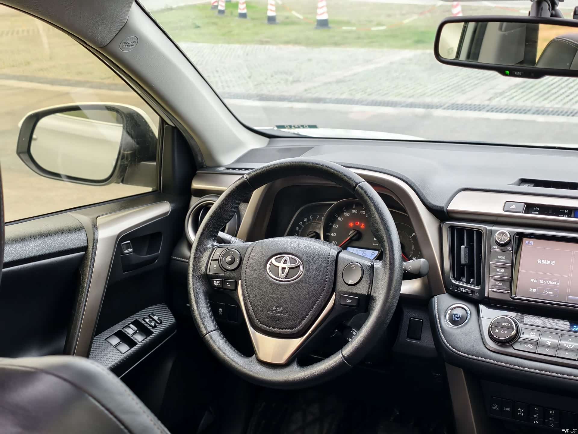 Toyota RAV4, 2015 10