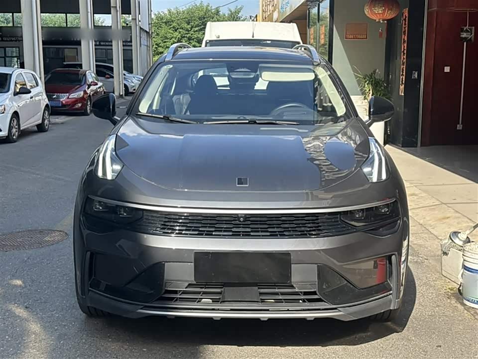 Lynk & Co 01