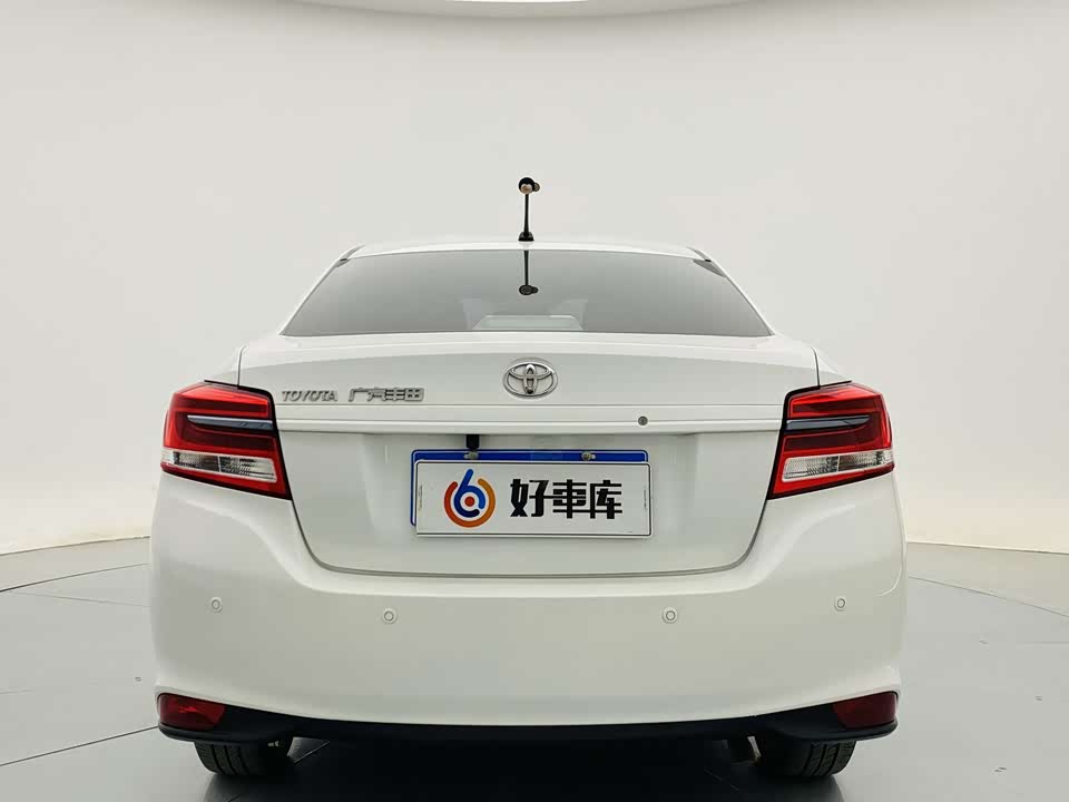 Toyota YARiS L to enjoy