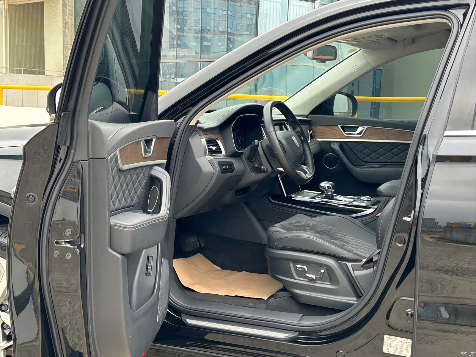 Hongqi HS7, 2022 4