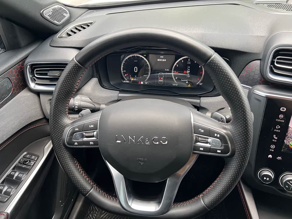 Lynk & Co 03
