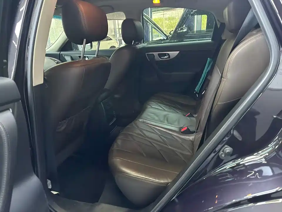 Infiniti QX70