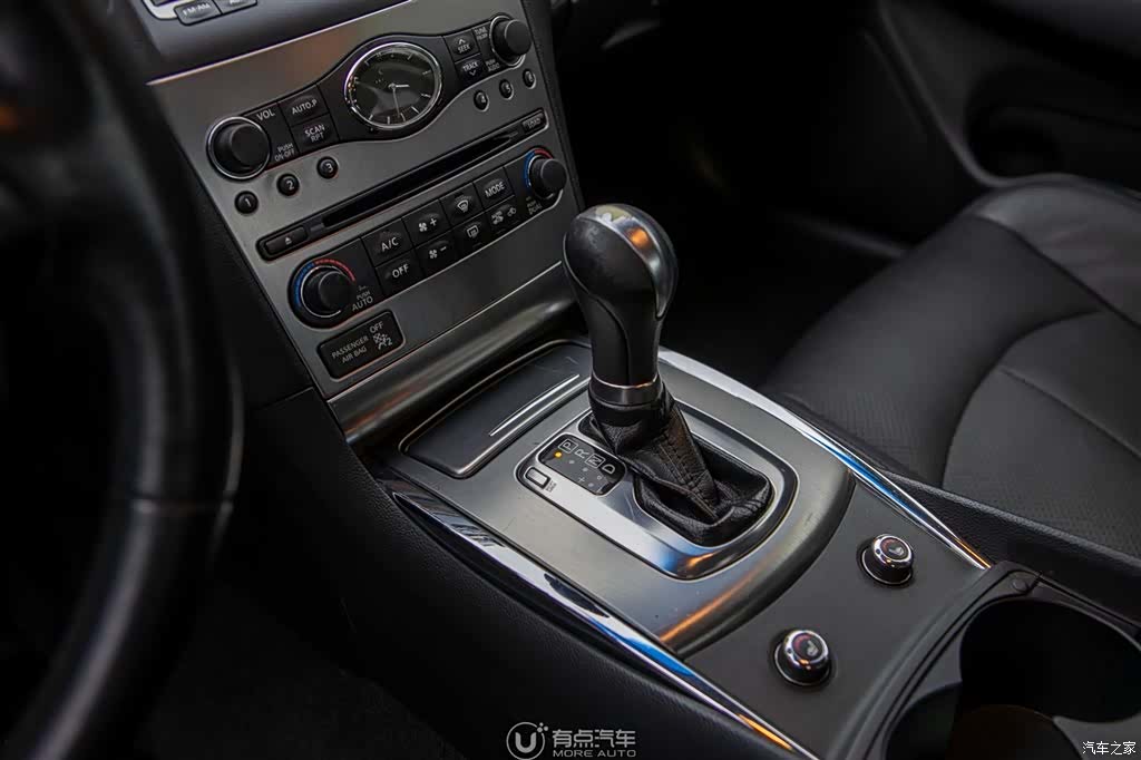Infiniti G37, 2011 9