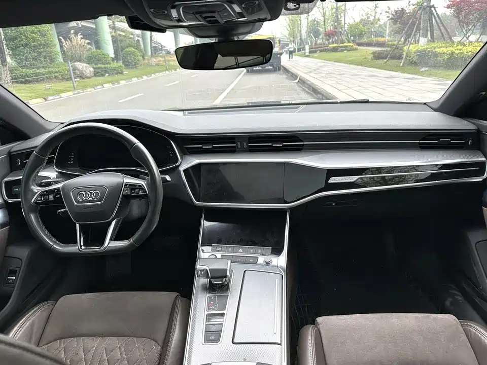 Audi A7L