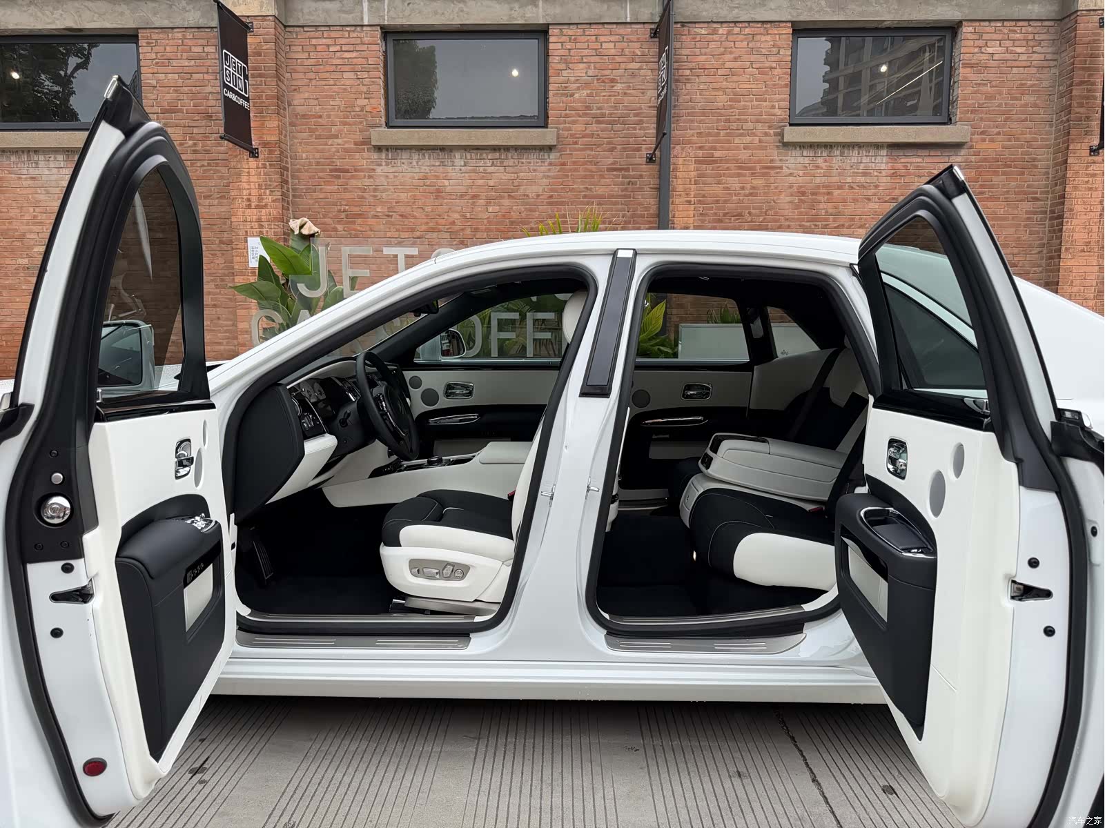 Rolls-Royce Ghost, 2018 14