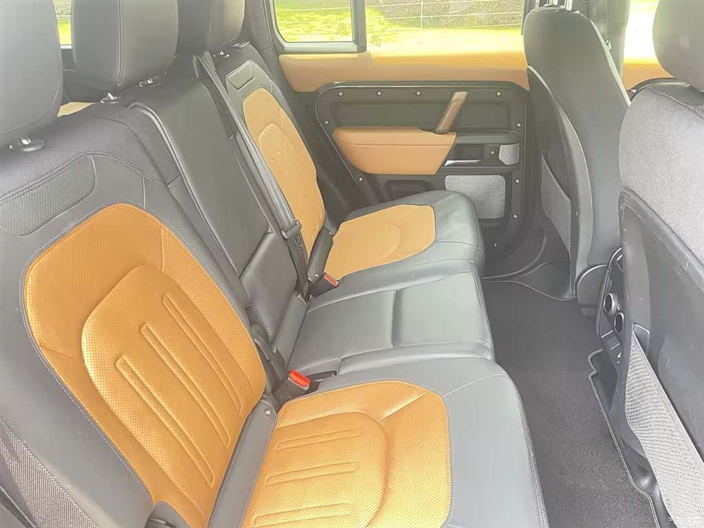Land Rover Defender, 2023 17