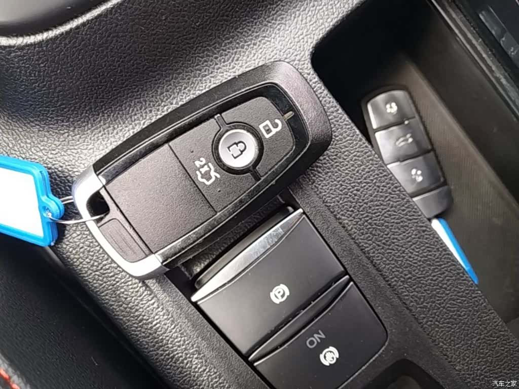 Ford Focus, 2023 9