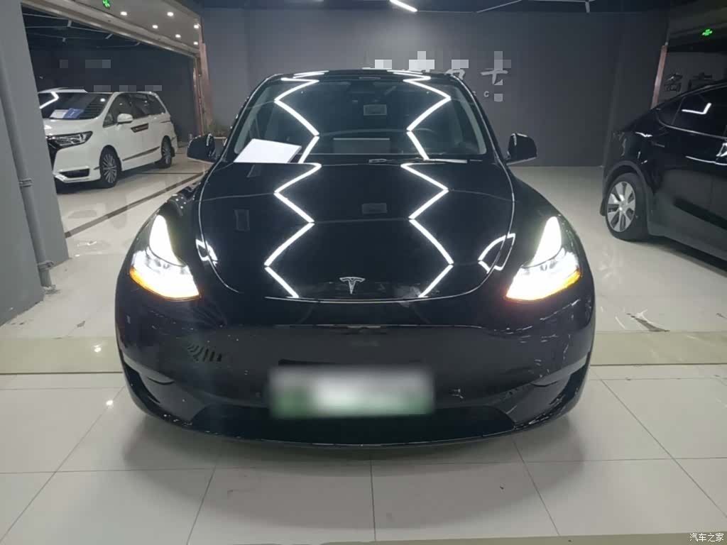 Tesla Model Y, 2023 3