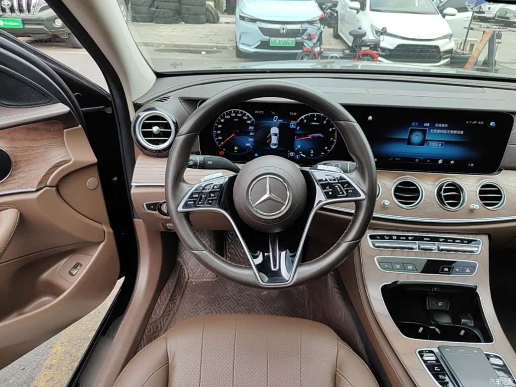 Mercedes-Benz E-Class, 2022 11