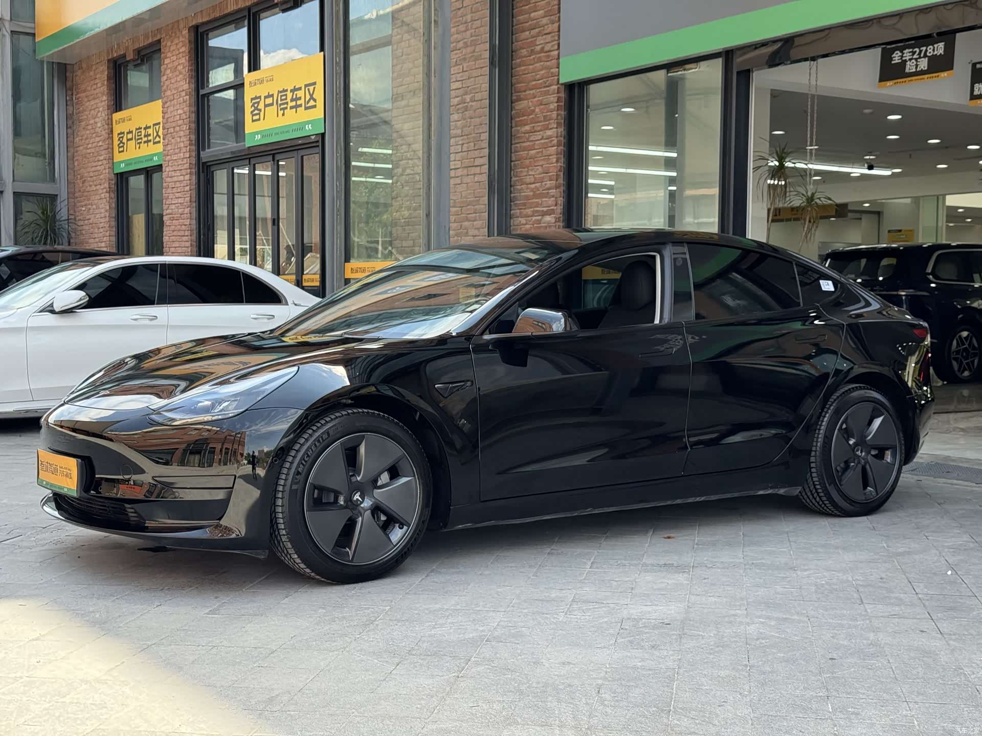 Tesla Model 3, 2023 4