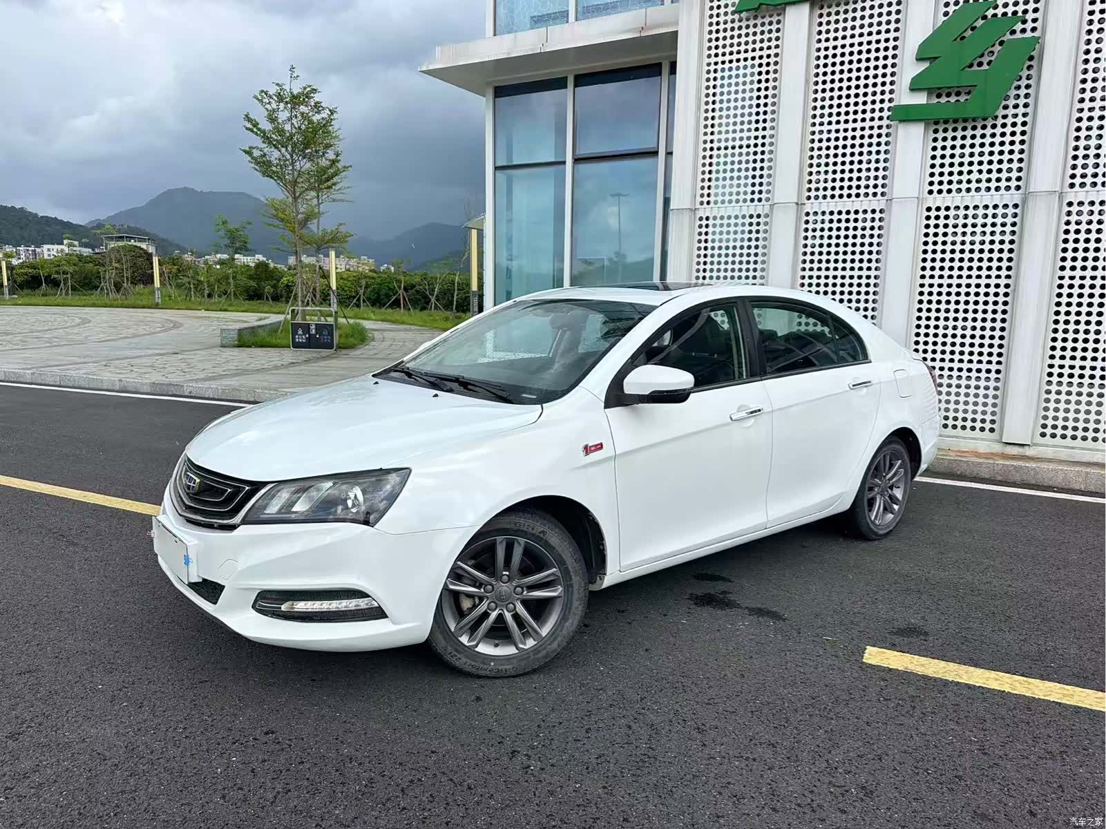 Geely Emgrand, 2017 4