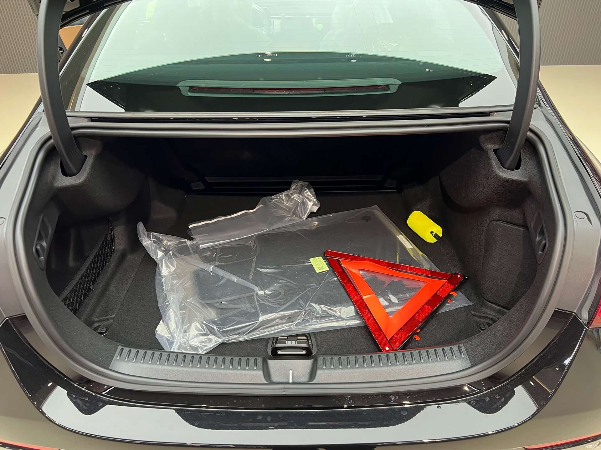 Mercedes-Benz E-Class, 2026 20