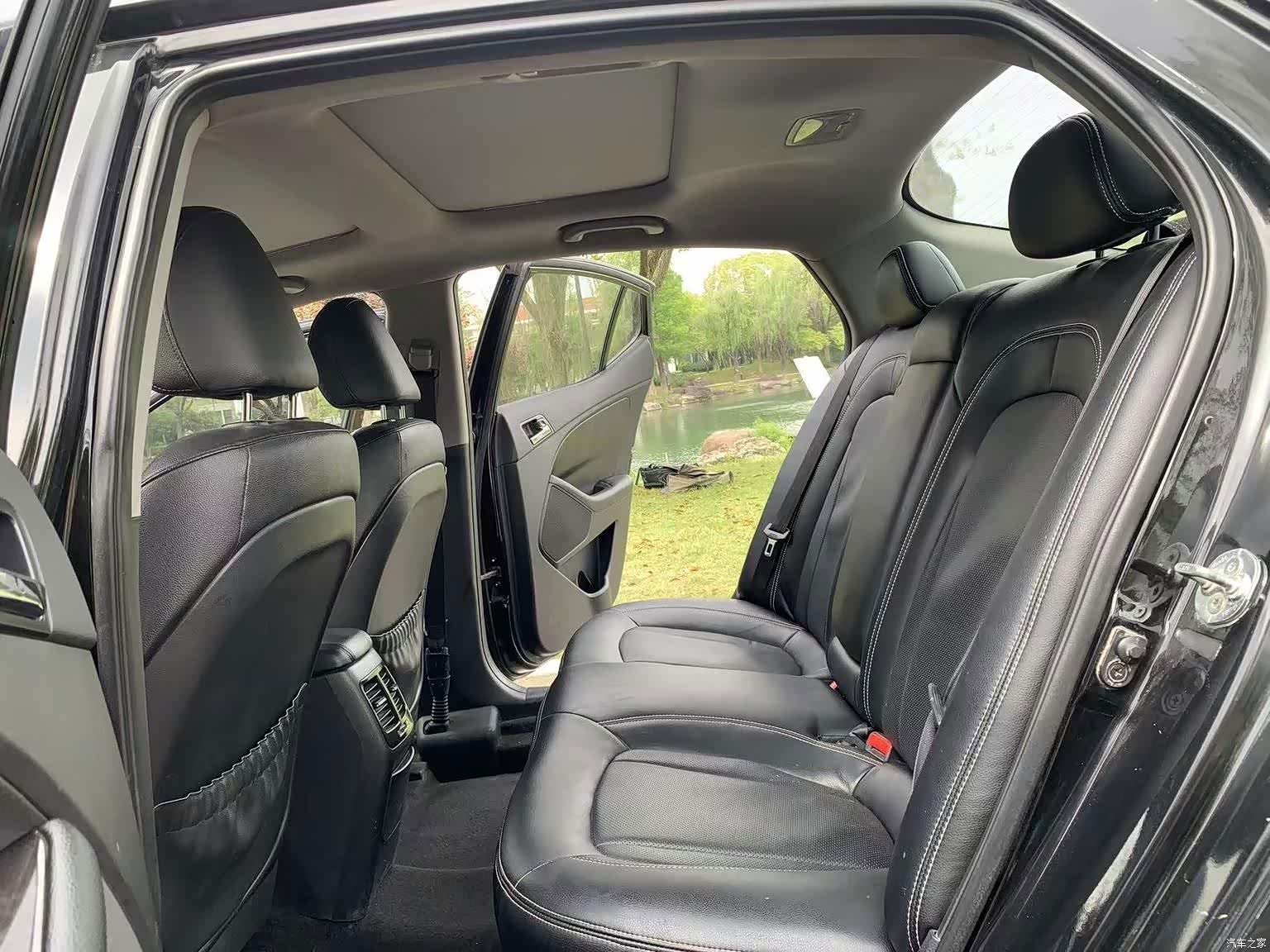 Kia K5, 2011 8