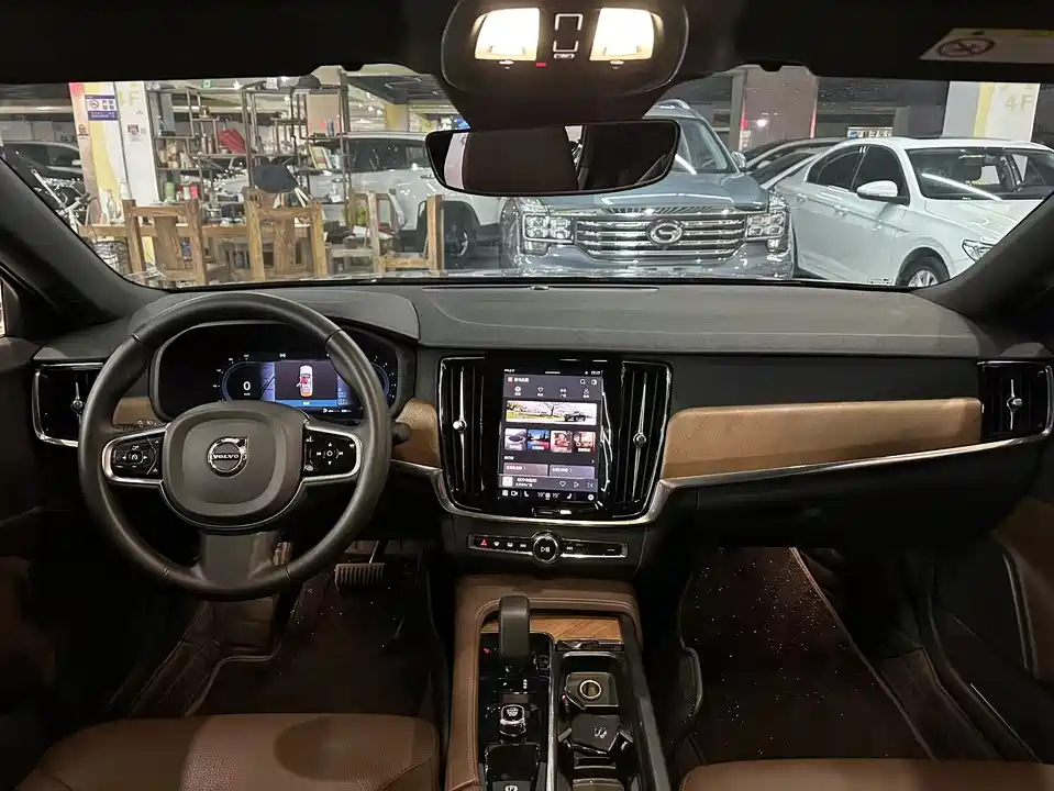 Volvo S90