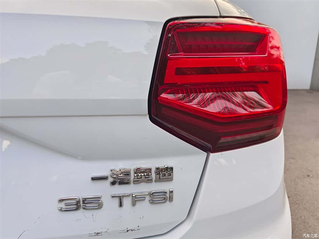 Audi Q2L, 2023 15