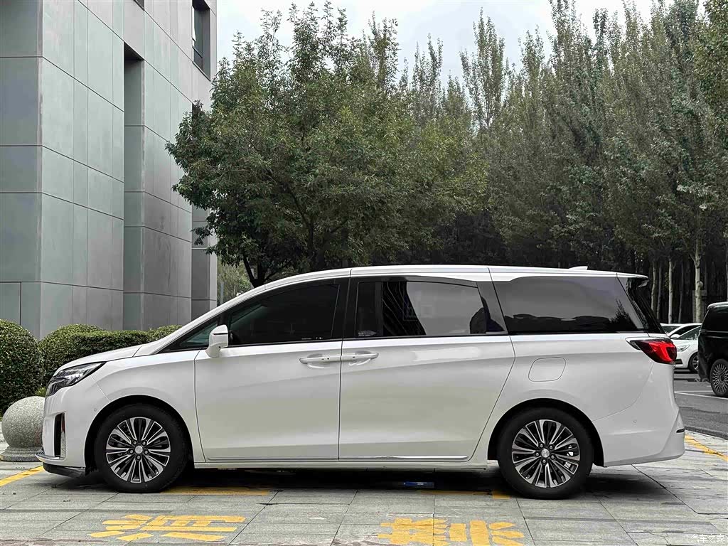 Buick GL8, 2023 4