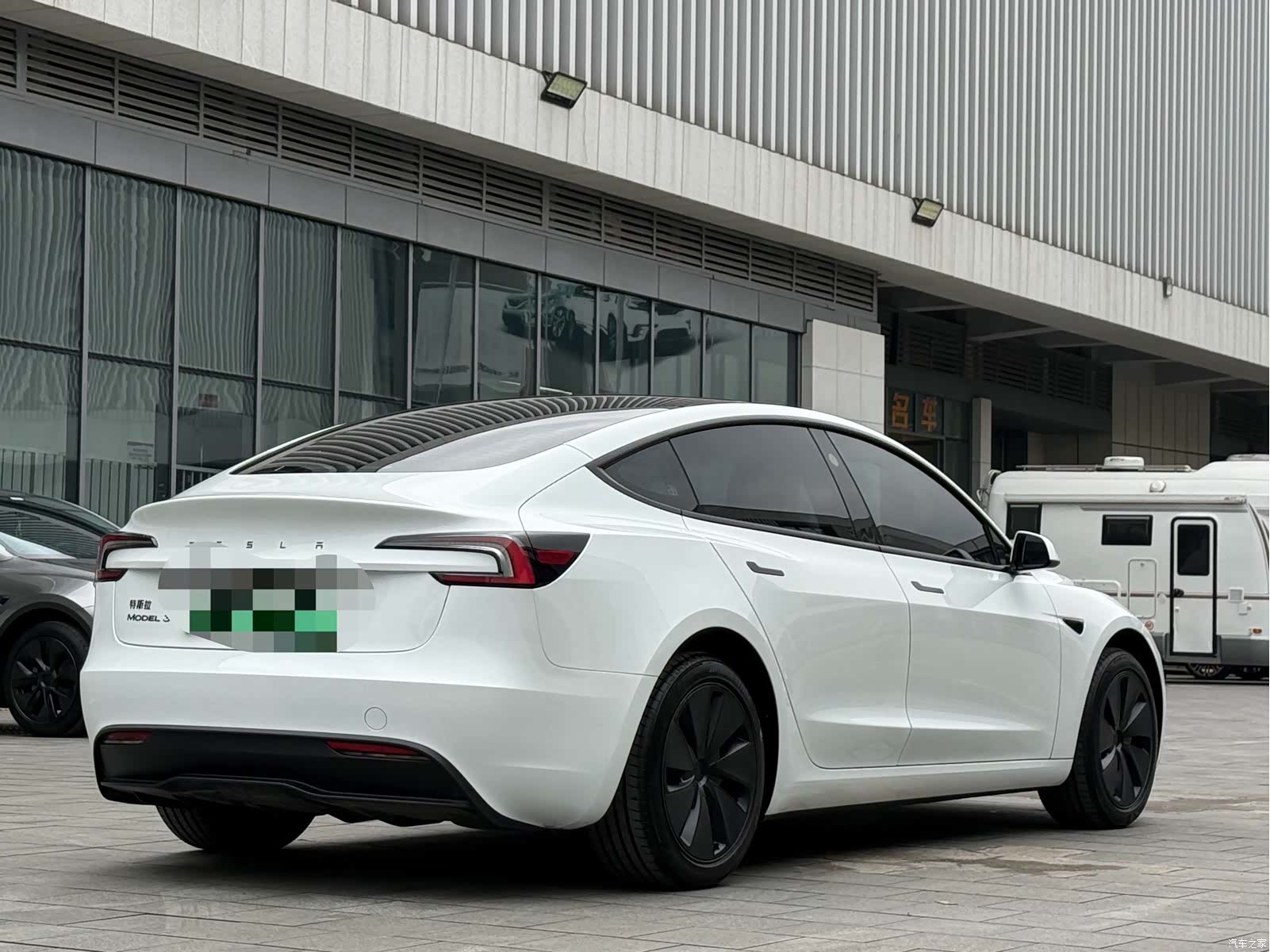 Tesla Model 3, 2025 6