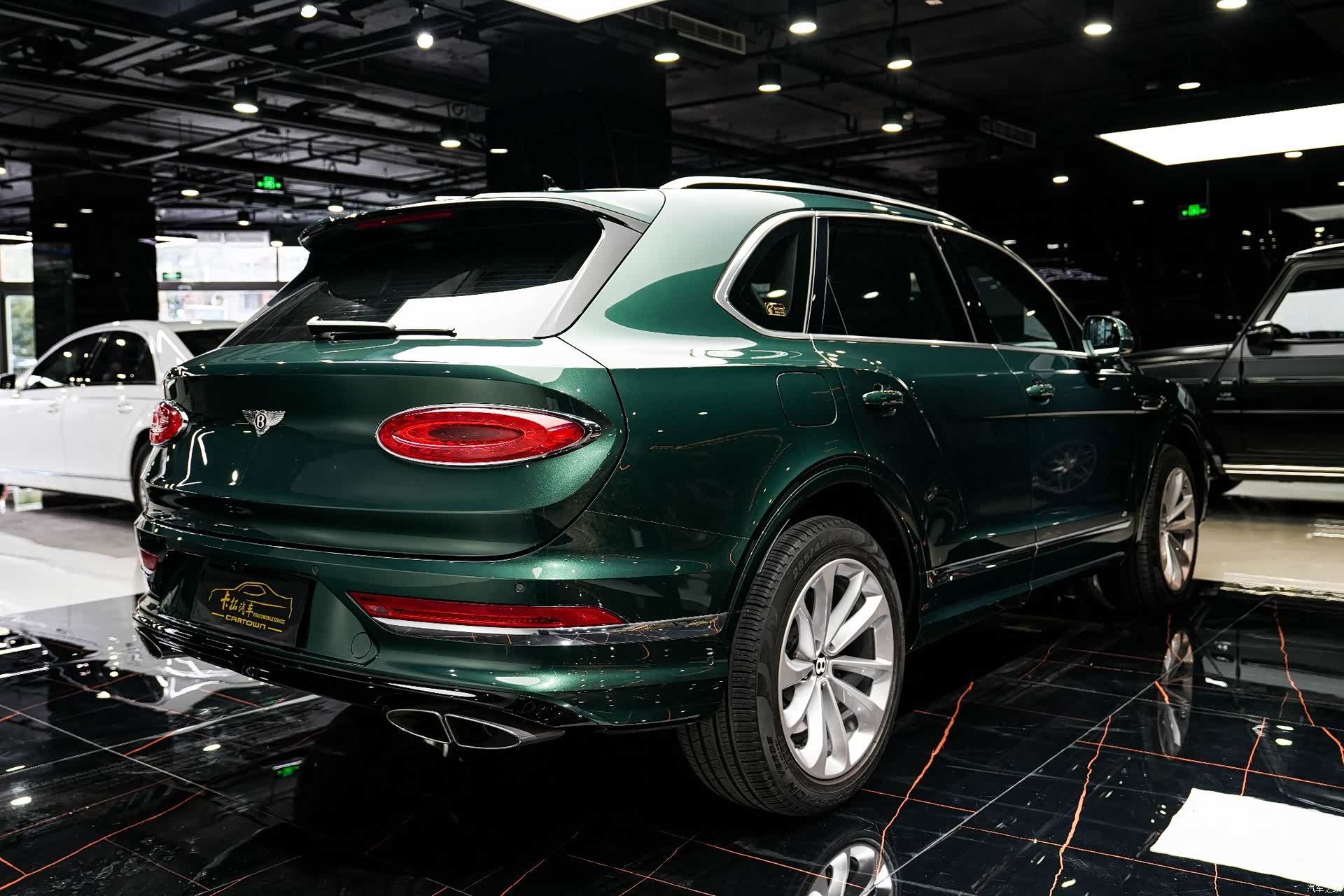 Bentley Bentayga, 2021 12
