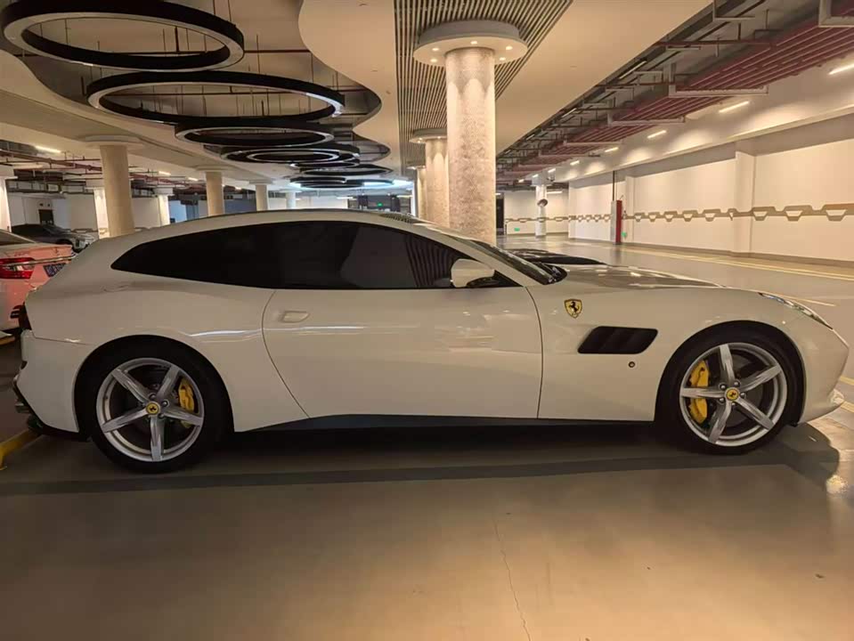 Ferrari GTC4Lusso