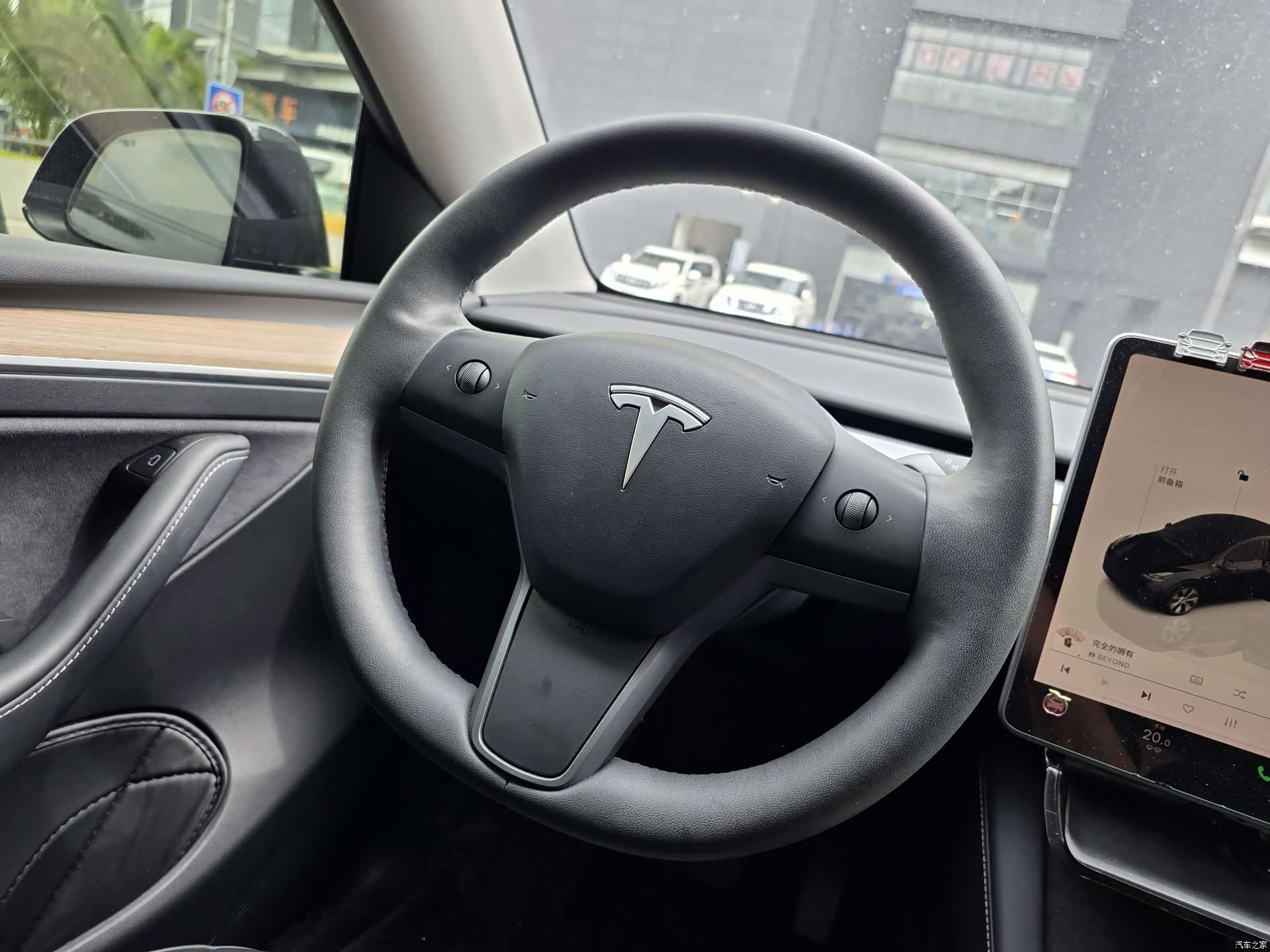 Tesla Model Y, 2023 15