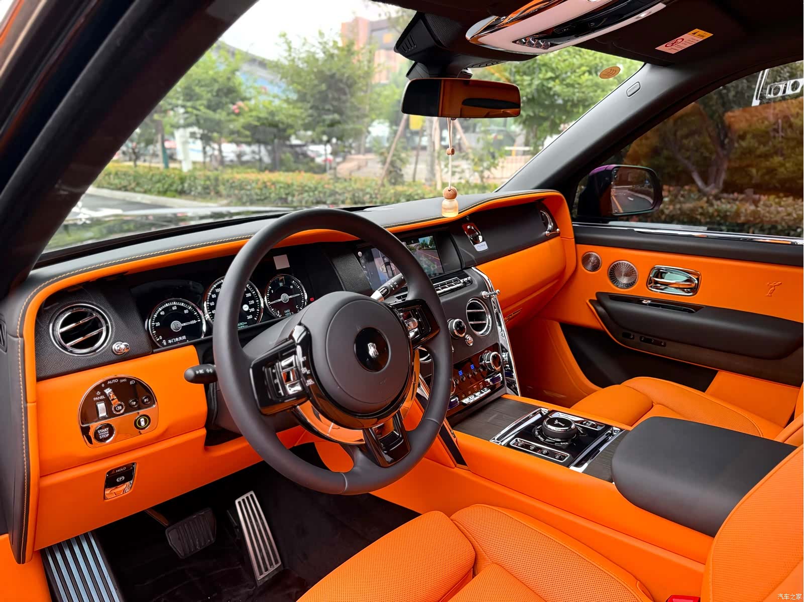 Rolls-Royce Cullinan, 2022 4
