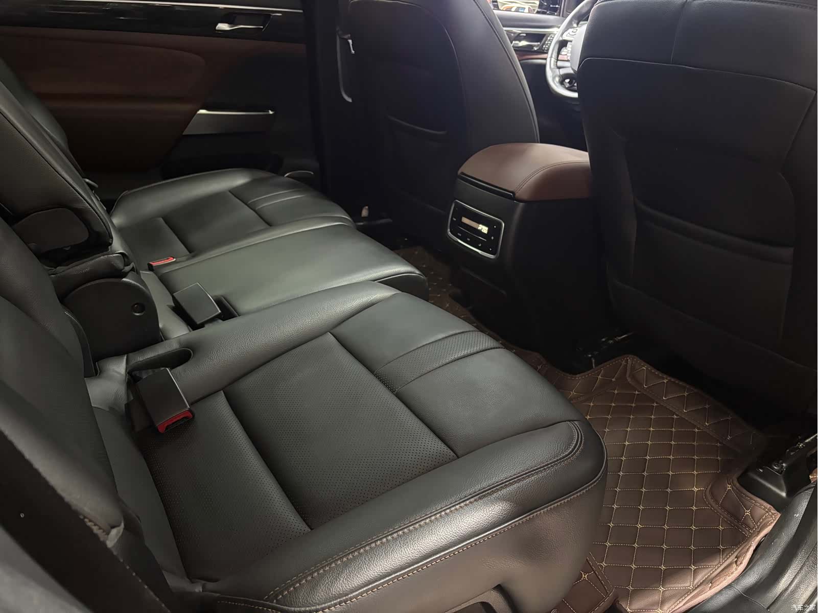 Trumpchi GS8, 2017 13