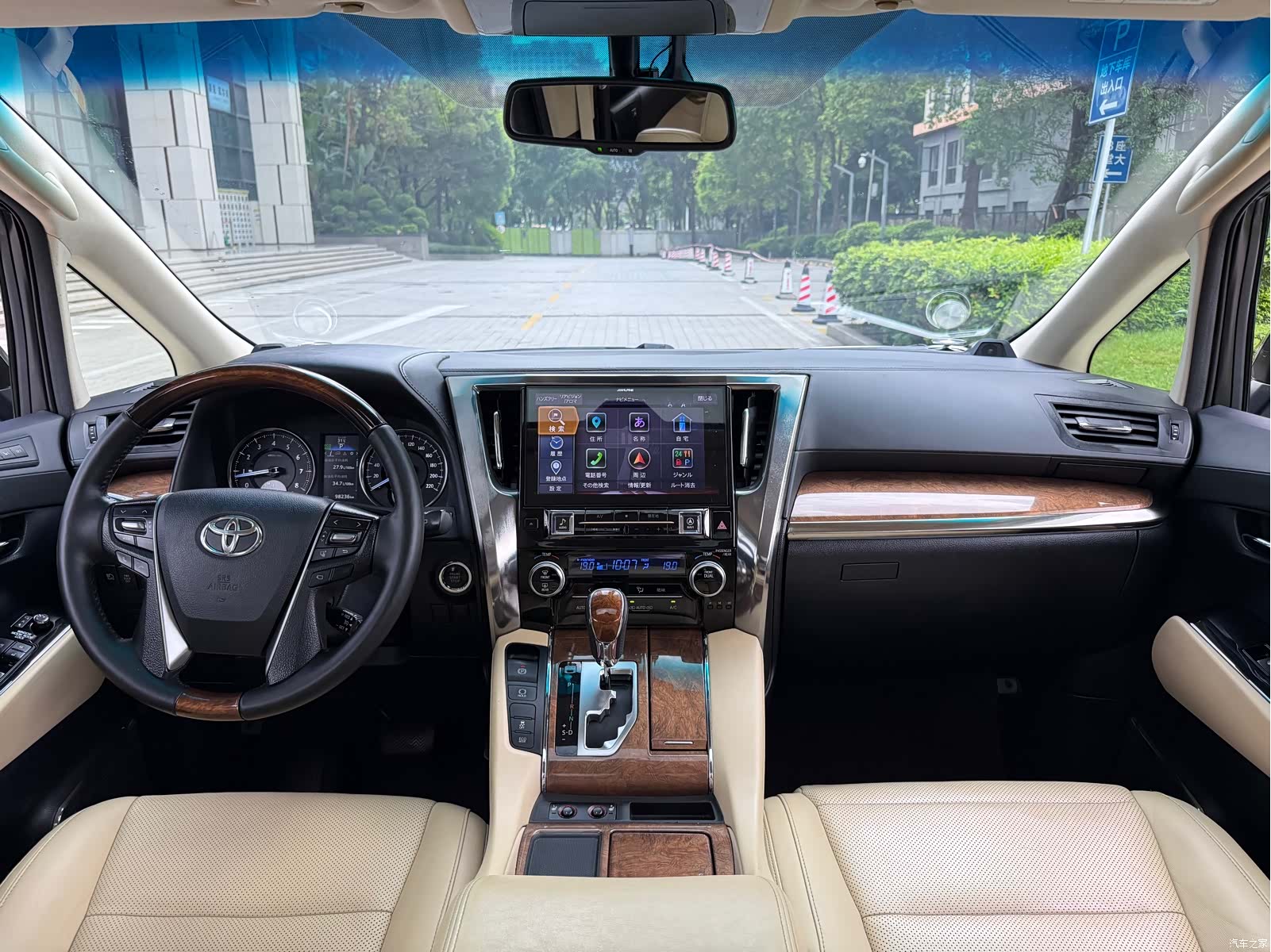 Toyota Alphard, 2018 7