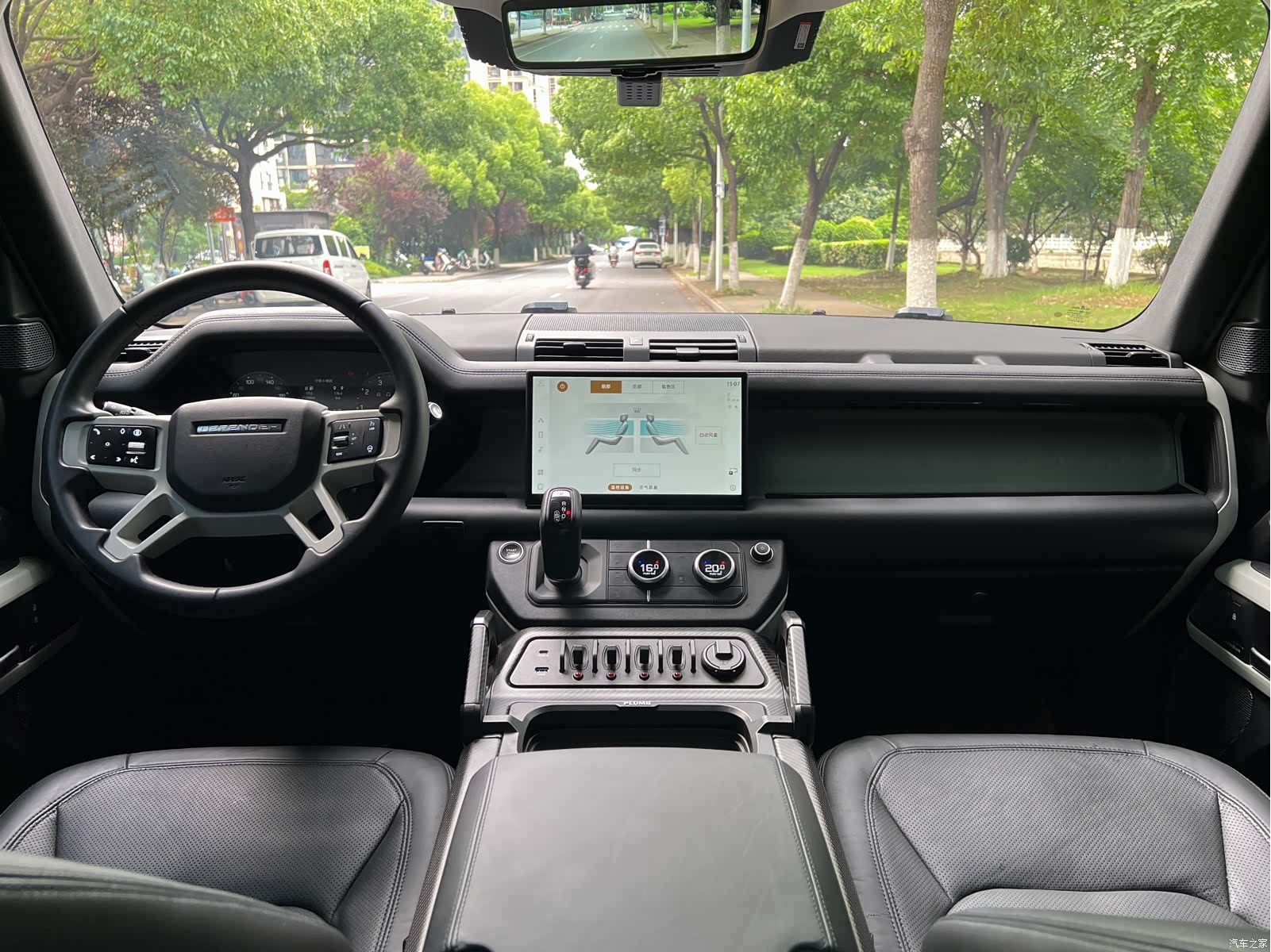 Land Rover Defender, 2024 8