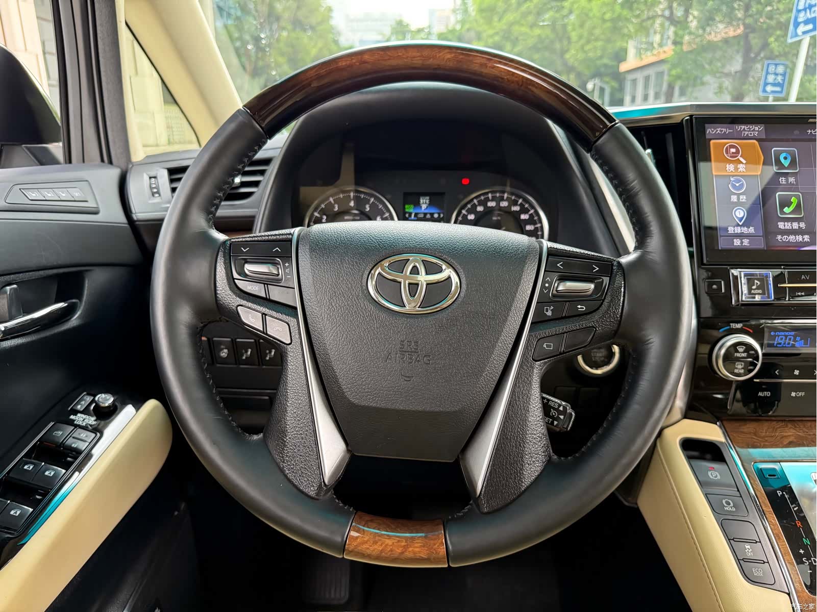 Toyota Alphard, 2018 11
