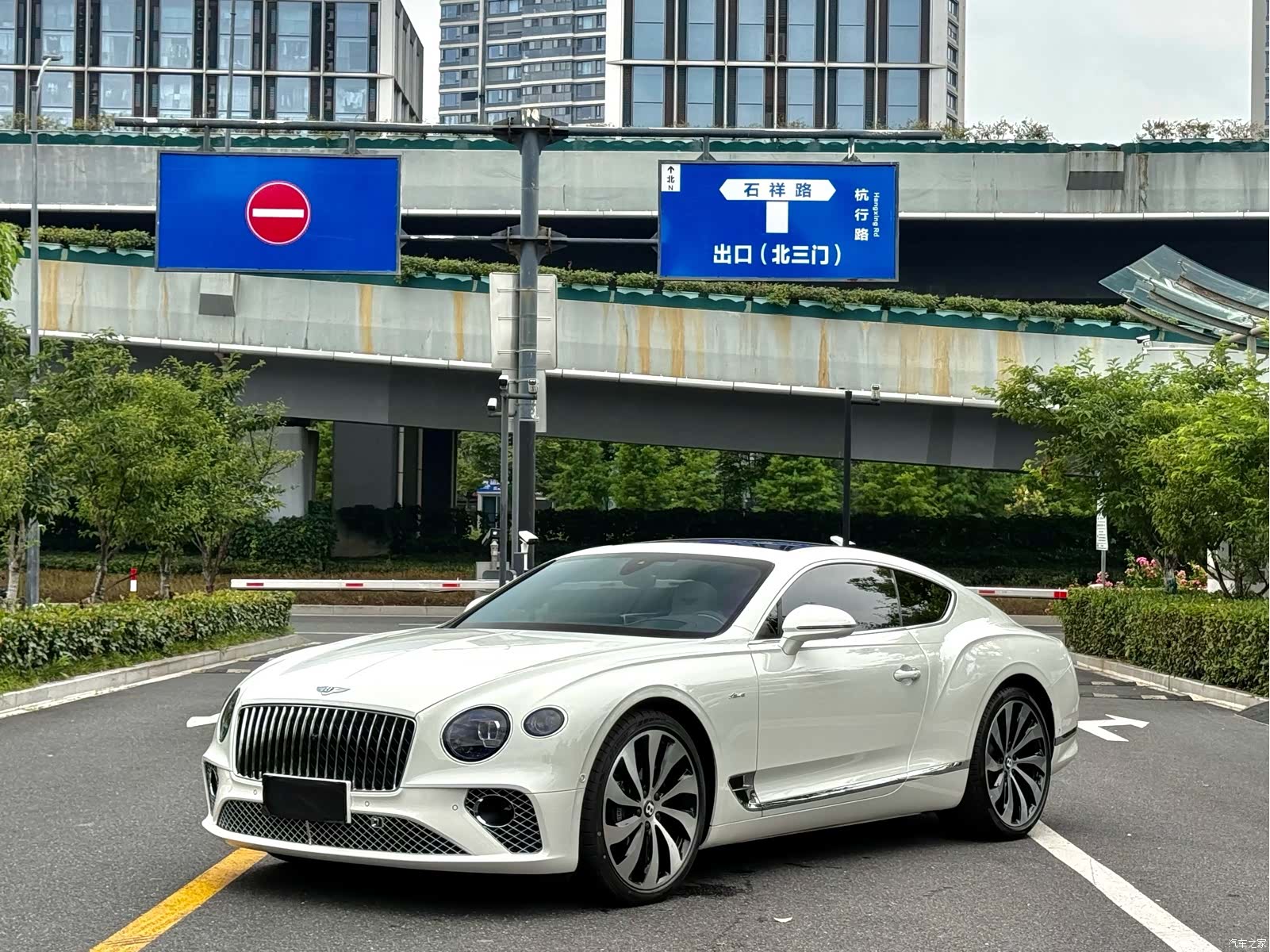 Bentley Continental GT, 2025 3