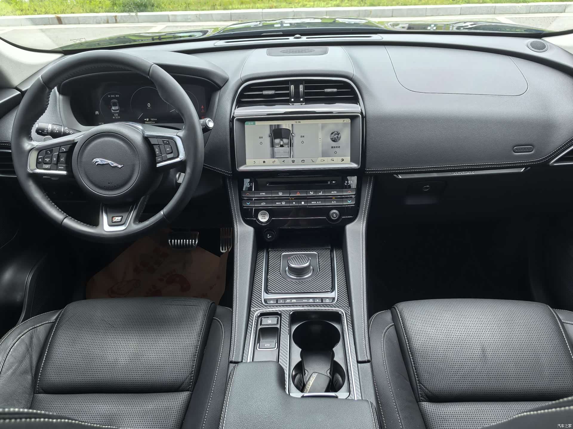 Jaguar F-PACE, 2018 11