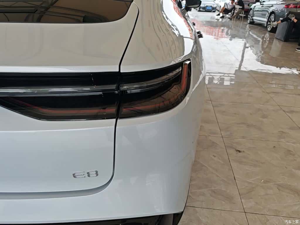 Geely E8, 2025 8