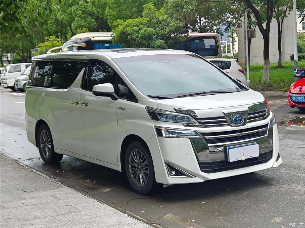 Toyota Vellfire, 2020 3