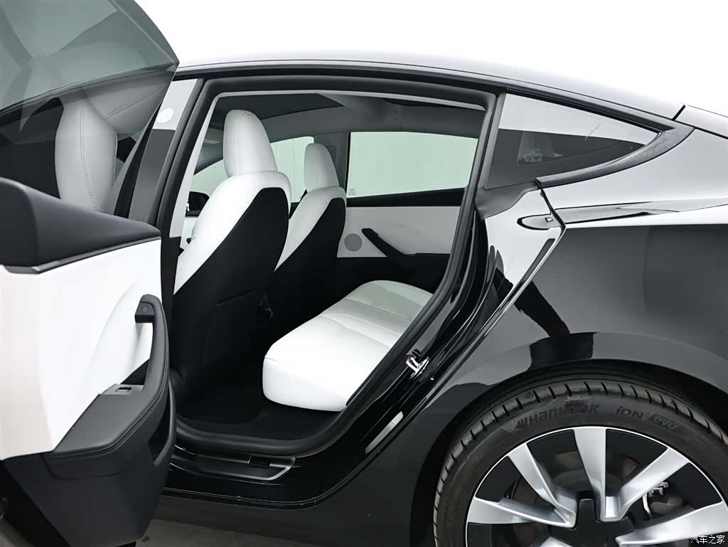 Tesla Model 3, 2026 14