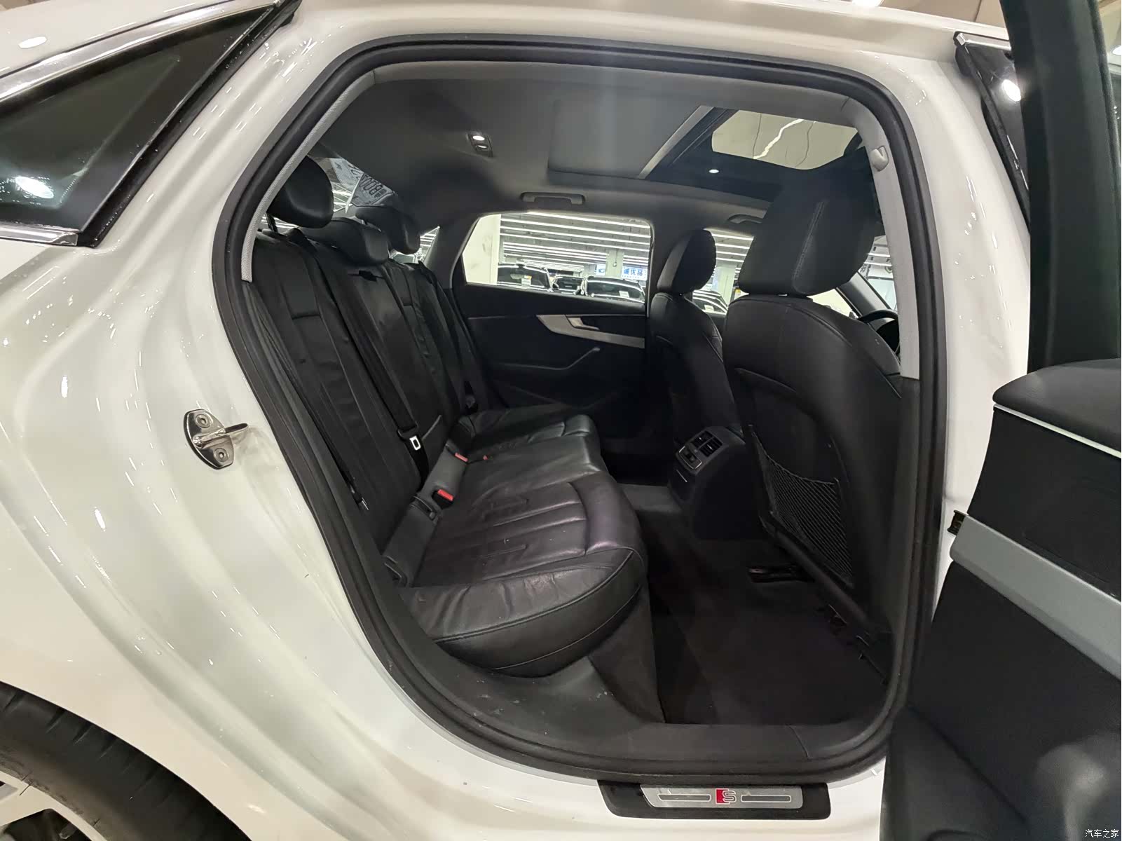 Audi A4L, 2019 14