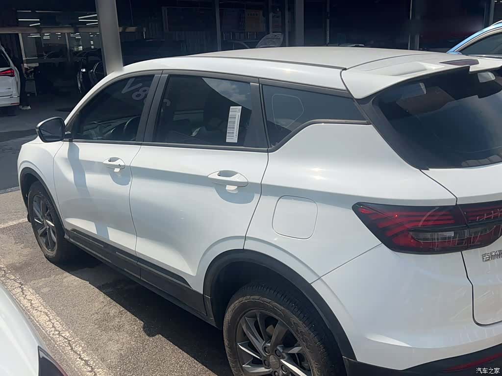 Geely Coolray, 2025 10