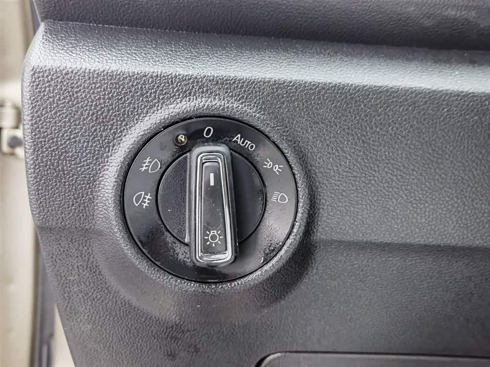 Volkswagen T-ROC exploring Songs