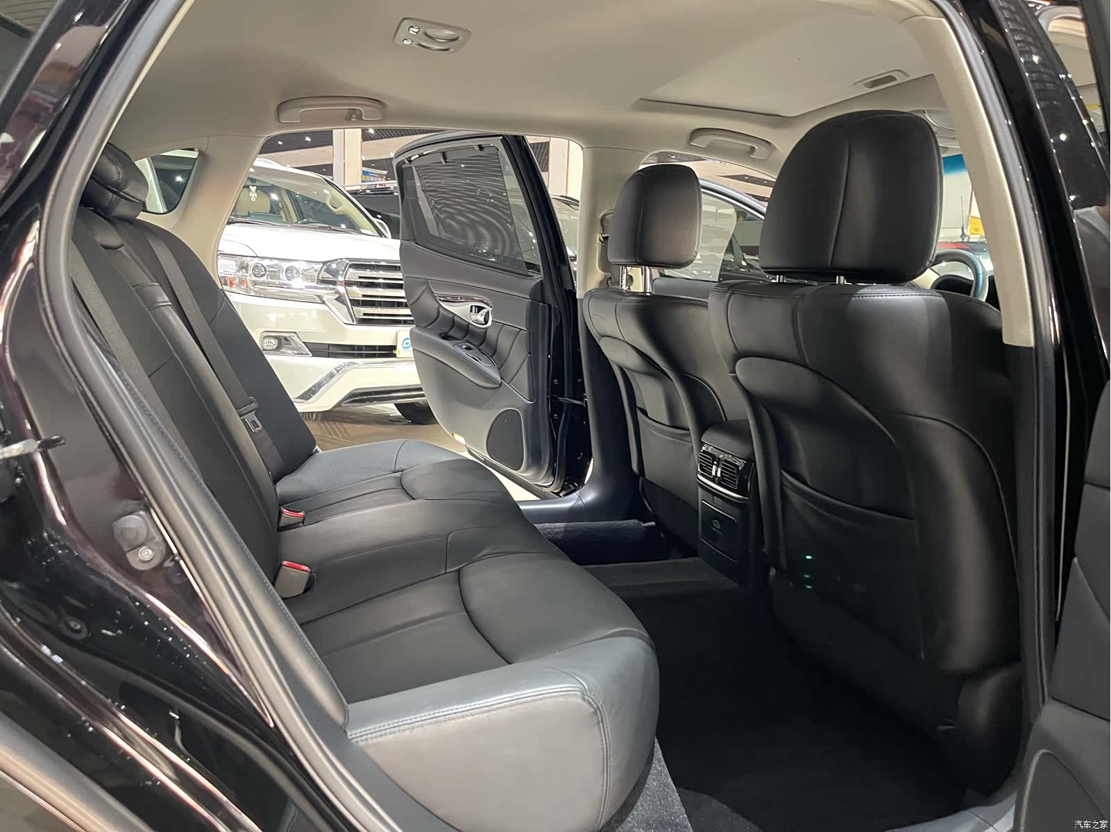 Infiniti Q70, 2018 9