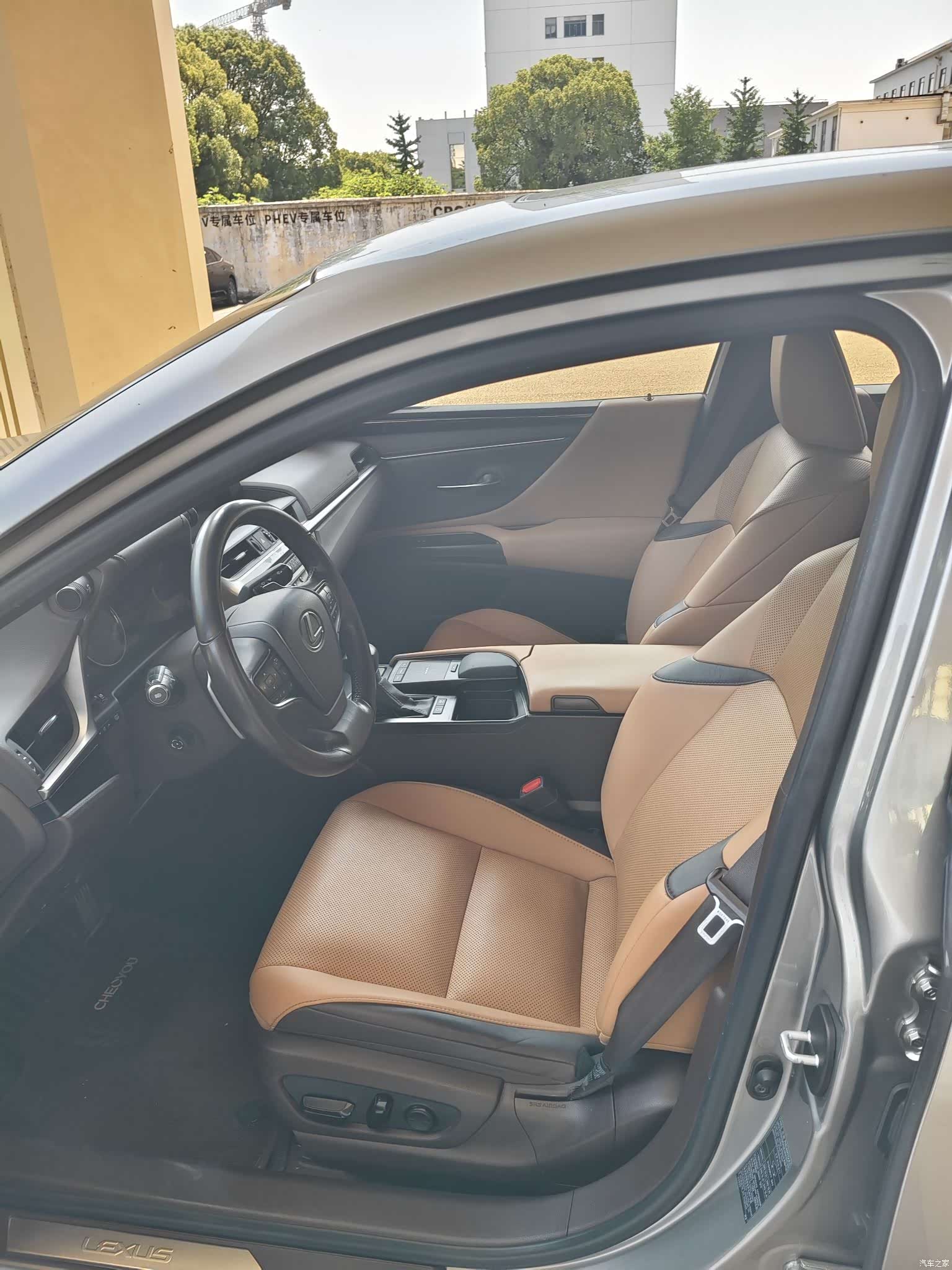 Lexus ES, 2019 4