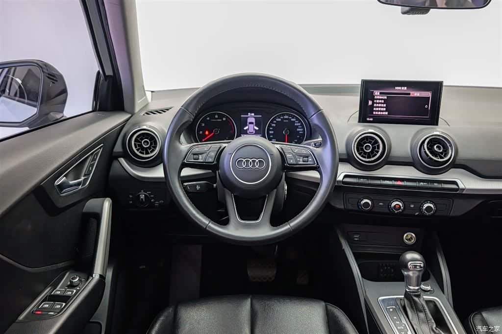 Audi Q2L, 2020 10