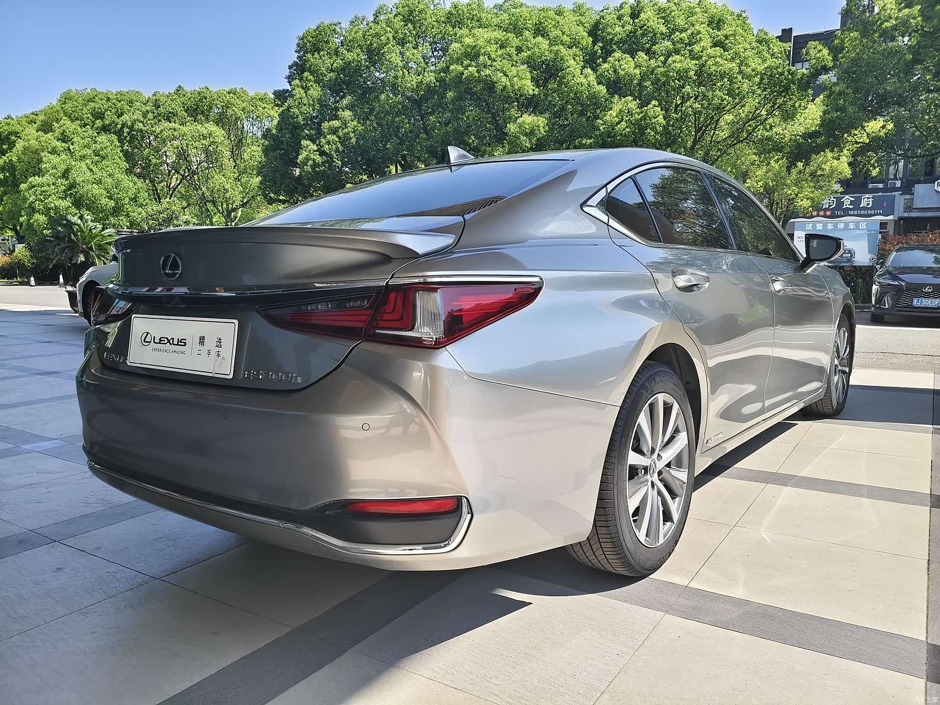 Lexus ES, 2019 7