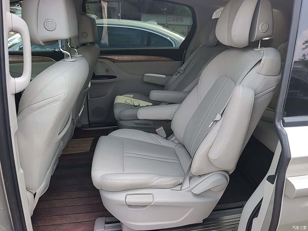 Buick GL8, 2018 17