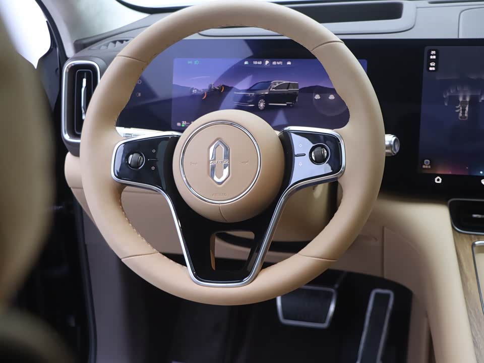 AITO Ask the world M8