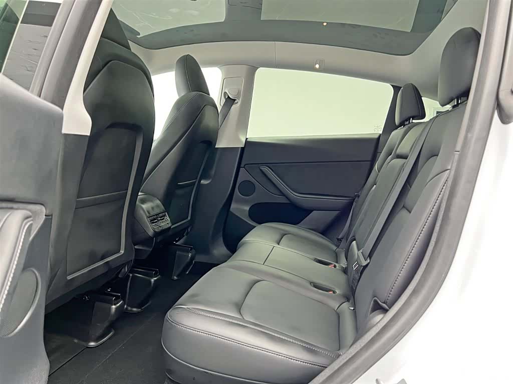 Tesla Model Y, 2025 17