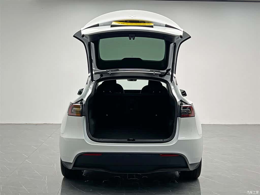 Tesla Model Y, 2025 9